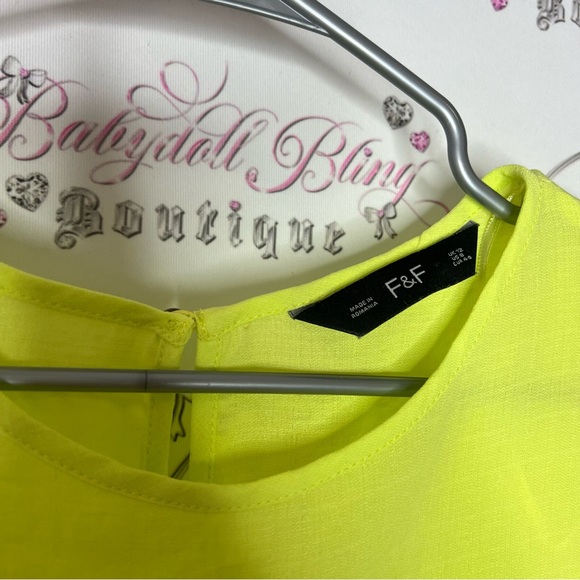 F&F blouse short sleeve lightweight key hole opening back Lime Green Top - Picture 6 of 6